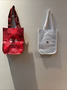 lululemon athletica Red Floral and White Reusable Tote Set